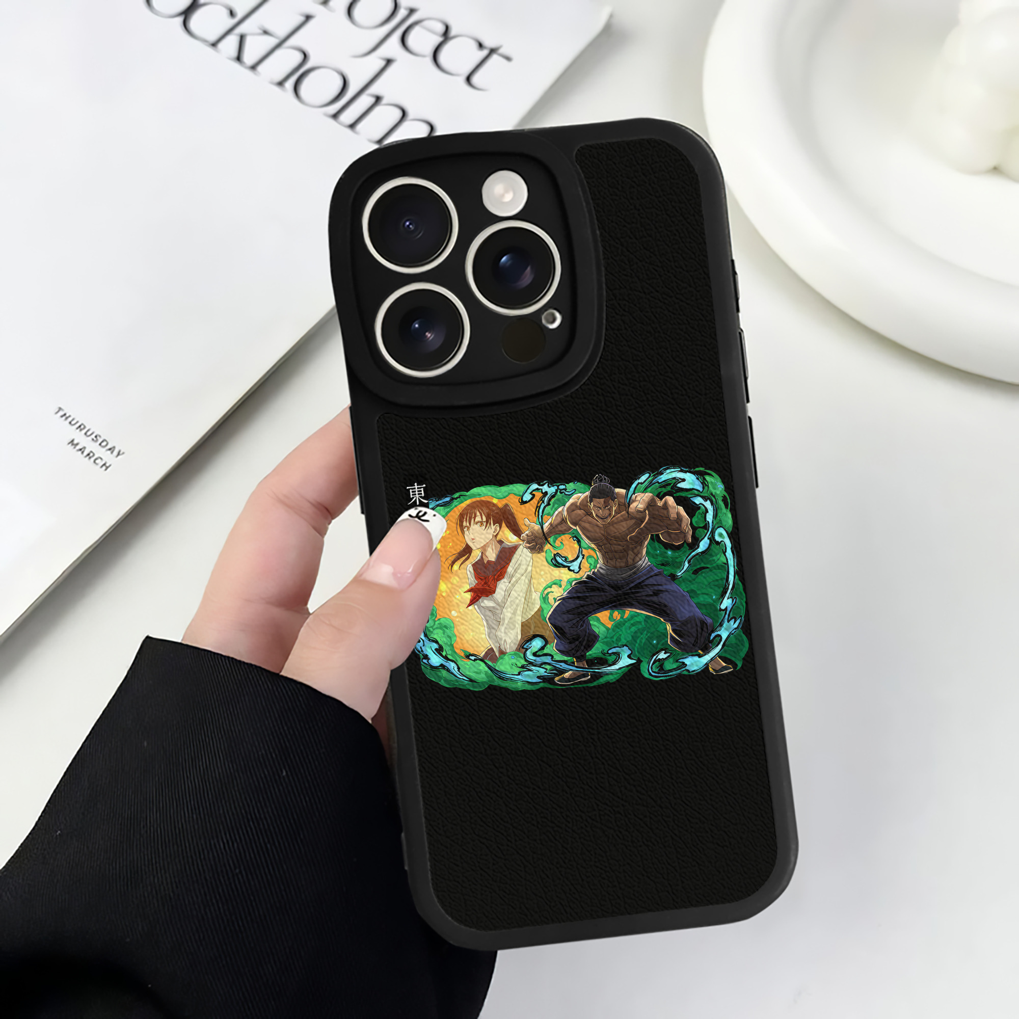 （画像用） 呪術廻戦 Jujutsu Kaisen 【iPhone 16シリーズ対応】シリコンスマホケース（レザー調） 材質：シリコン